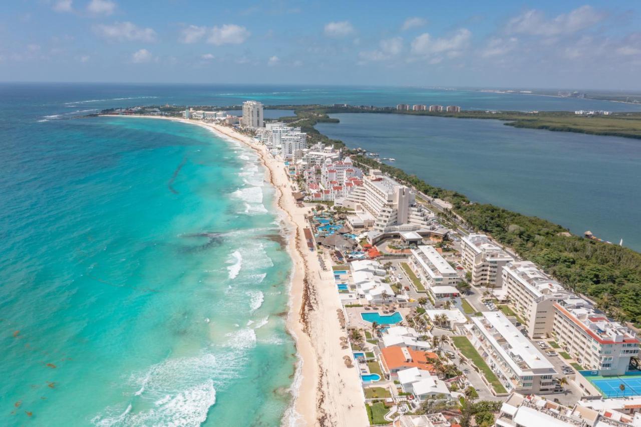 Ocean View Three Bedroom, Three Story Penthouse By The Beach カンクン エクステリア 写真